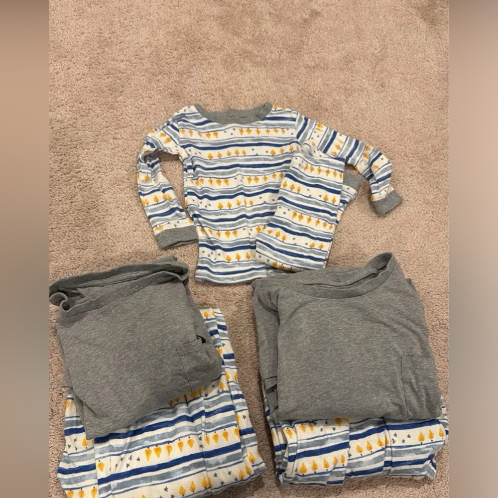 Family bundle Burt’s Bees Hanukkah PJs
